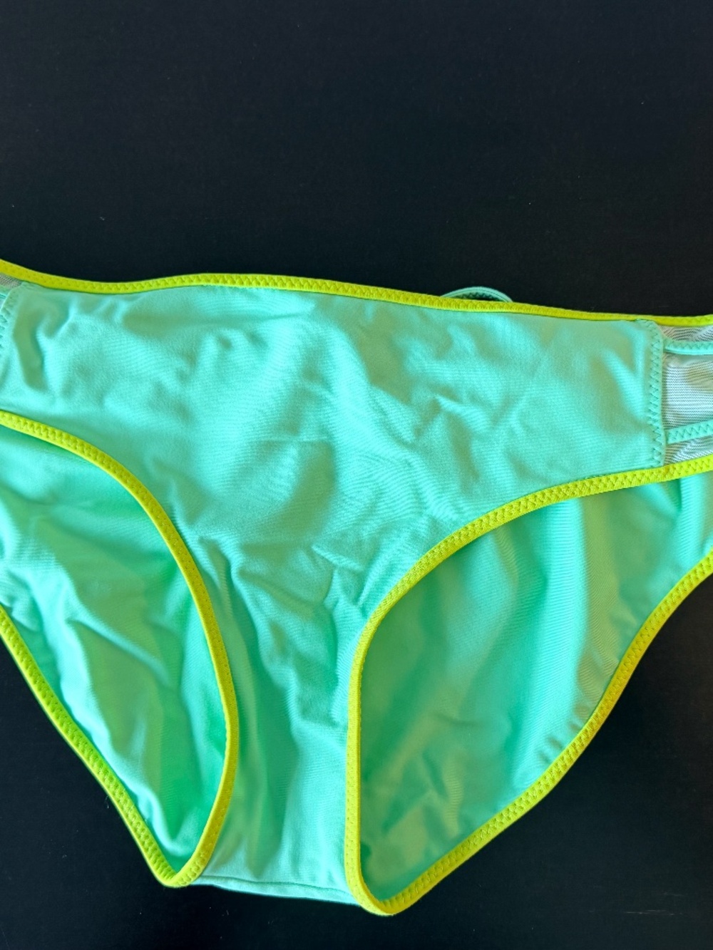 Size 4 Lululemon Water: Surf To Sand Hipster Dragonfly / Lemon Lime